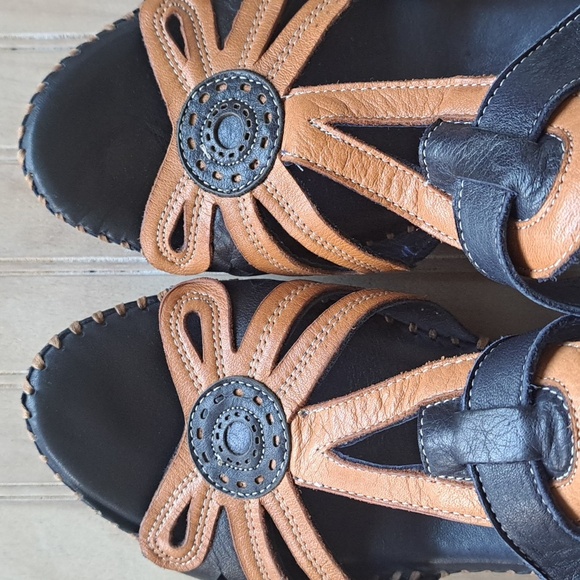 Spring Step Amuna Leather T-Strap Navy Floral Design Wedge Heel Comfy Sandals - Picture 2 of 12